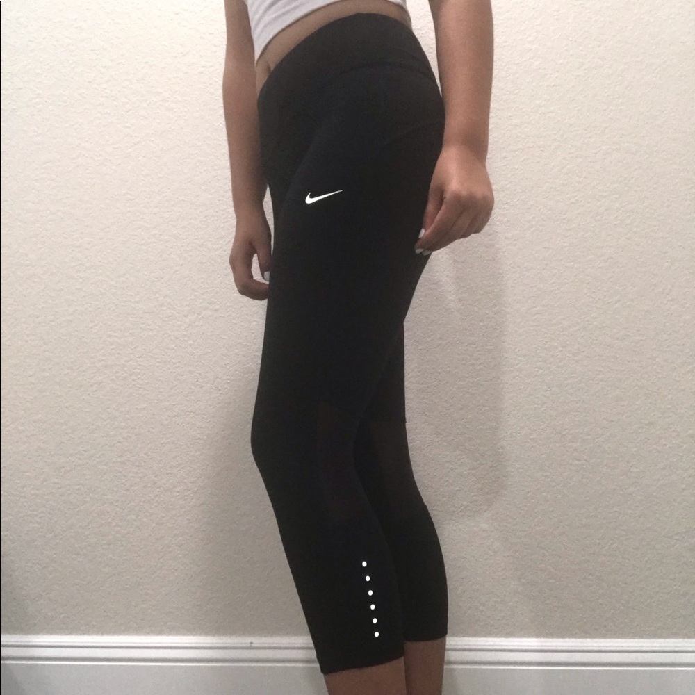 Nike black cropped leggings